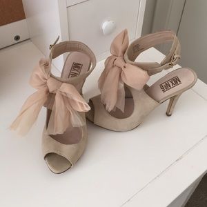 Nude Bow Heels
