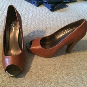 Sz 9.5 leather peep toes