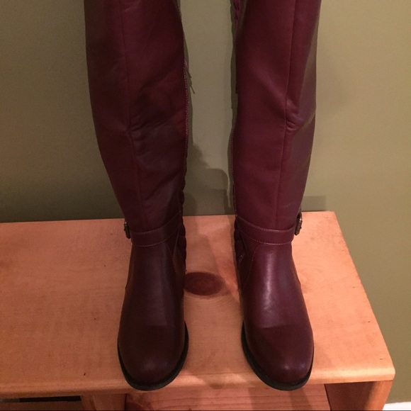 NIB Burgundy boots