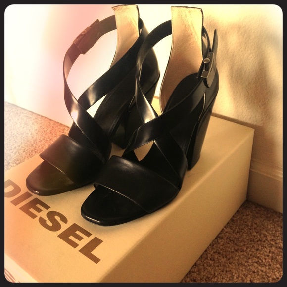 Black size 8.5/39 thick heeled Diesel Sandals.