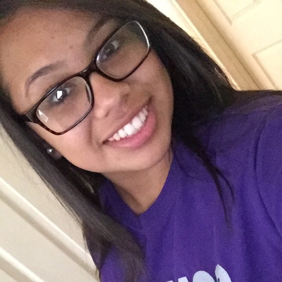 Meet your Posher, Jennifer - Picture 1 of 1