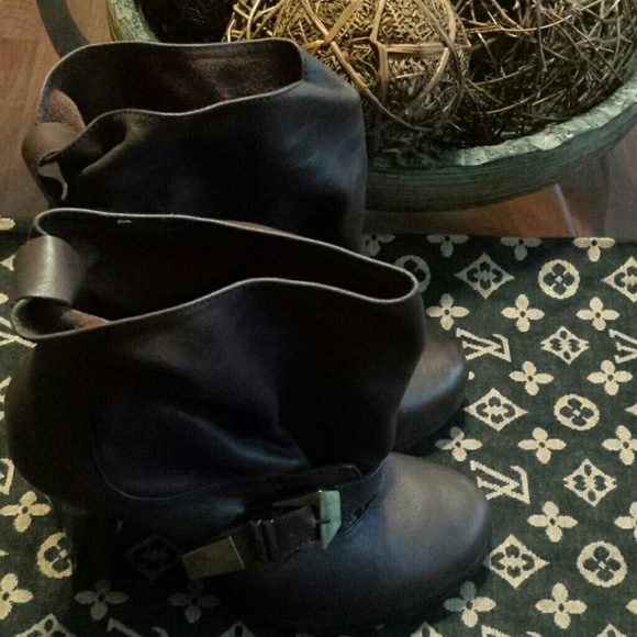 Brown Leather Ankle Boots by Not Too Coy sz 8 - Picture 2 of 4