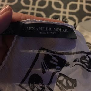 Alexander McQueen skull scarf