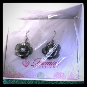 NWT & Box Premier Designs Floral Earrings