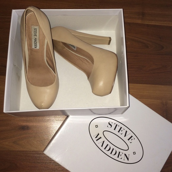 Danitty Bone Leather Pump - Picture 1 of 3