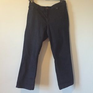 Dark wash modern kick crop jean