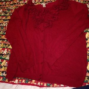 A  plus size cardigan/sweater