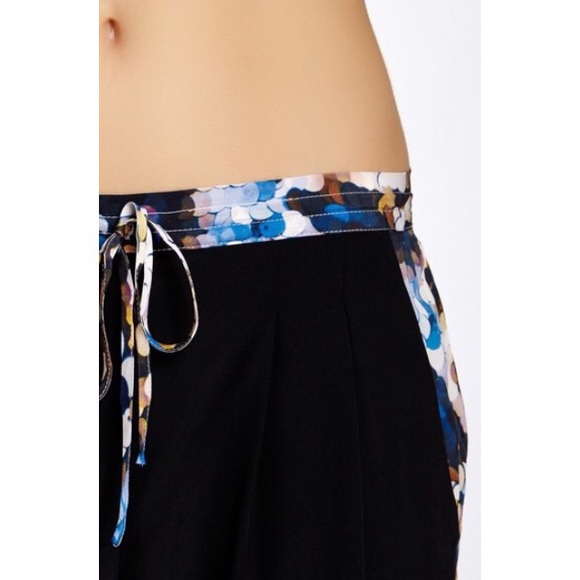 Cynthia Vincent Black silk pants. - Picture 2 of 2