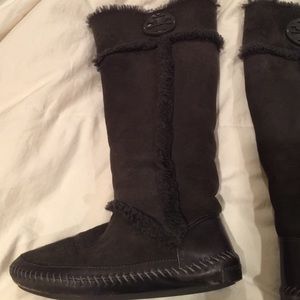 Authentic Tory Burch shearling moccasin boots.