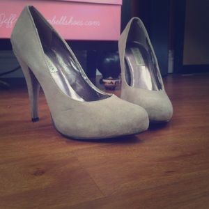 Steve Madden suede pumps