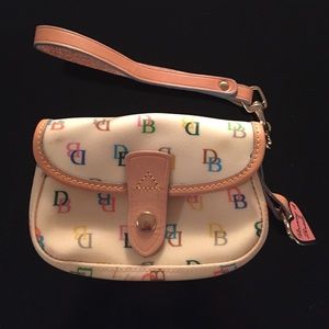Dooney & Bourke clutch