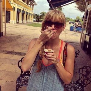 Meet your Posher, Daniela