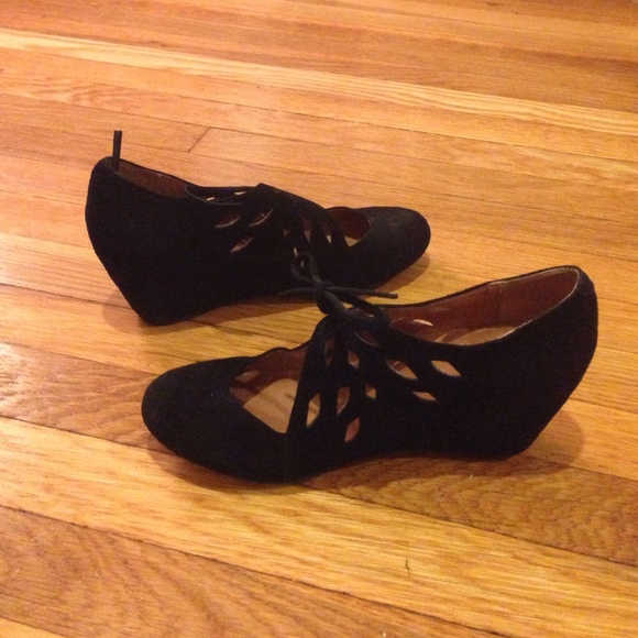 Crown Vintage black velvet wedges