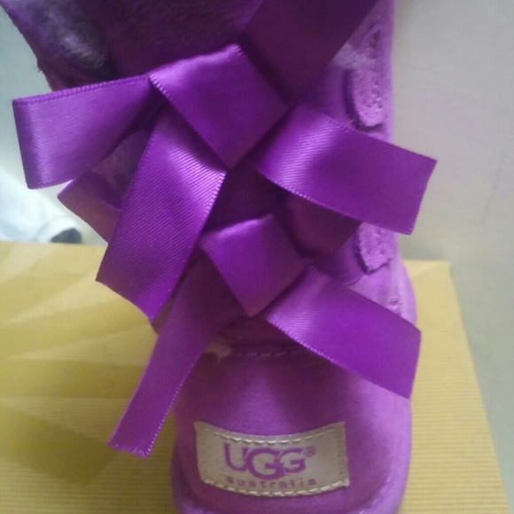 ***SOlD ****Ugg boot - Picture 2 of 3