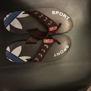 Ladies flip flops sz 6