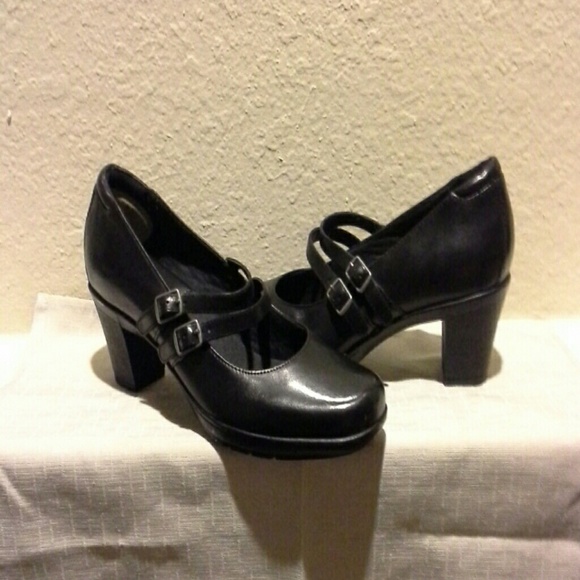 Clarks Black Leather Shoes - Picture 2 of 4