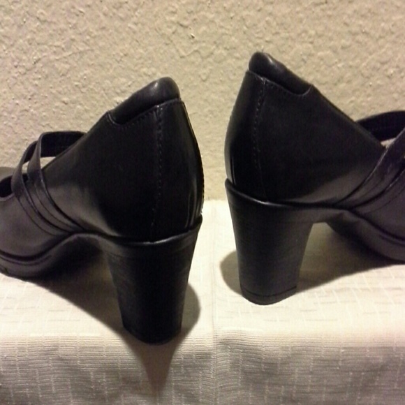 Clarks Black Leather Shoes - Picture 4 of 4