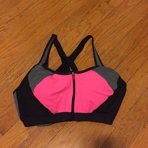 VS Knockout Sport bra front close strappy back