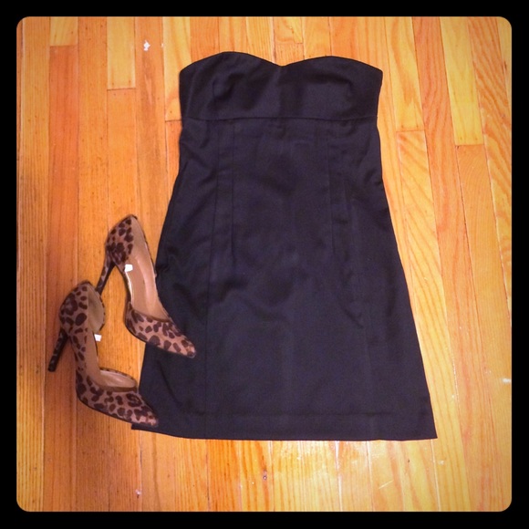 Black cocktail dress (strapless)