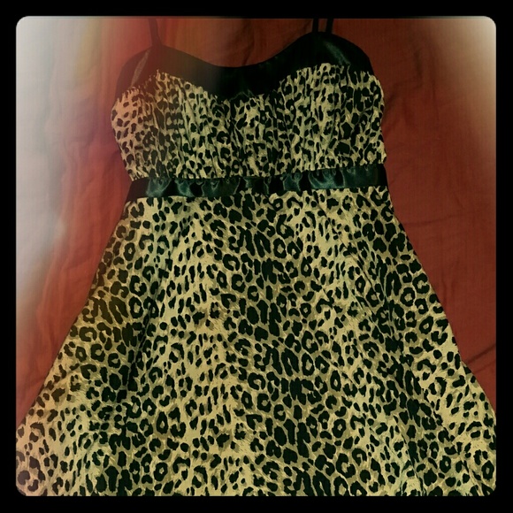 Perfect pinup cougar print dress