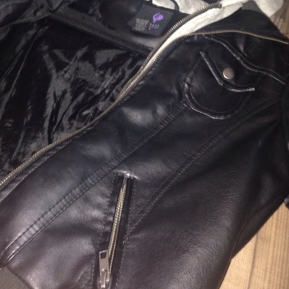 Leather jacket - Picture 3 of 4