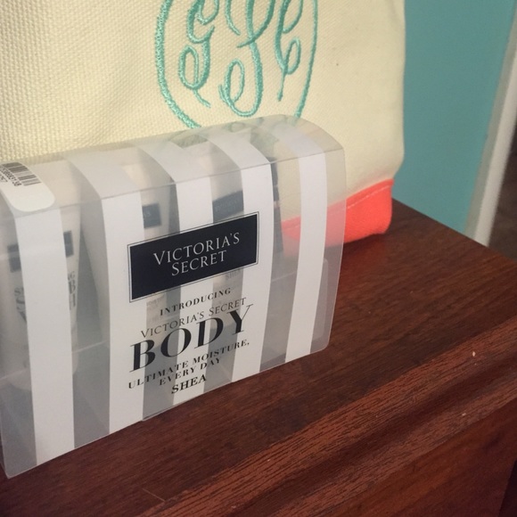 Victoria's Secret shea butter kit