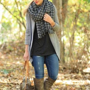 Black & Gray Houndstooth Scarf