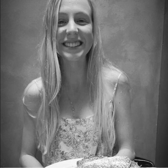 Meet your Posher, Lauren