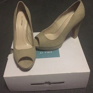 Tan open toe shoe!