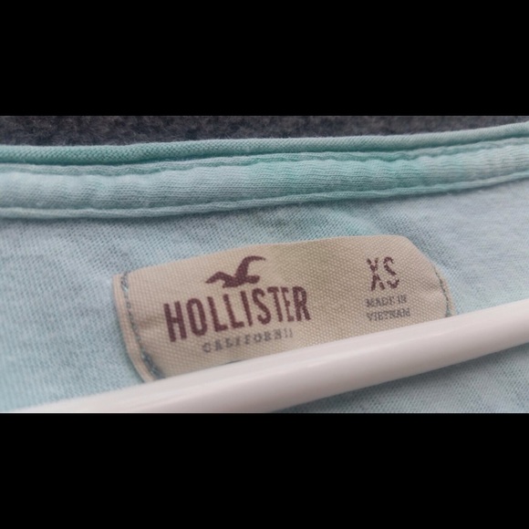 🌿 HOLLISTER V NECK 🌿 - Picture 3 of 3