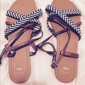 Gap sandal