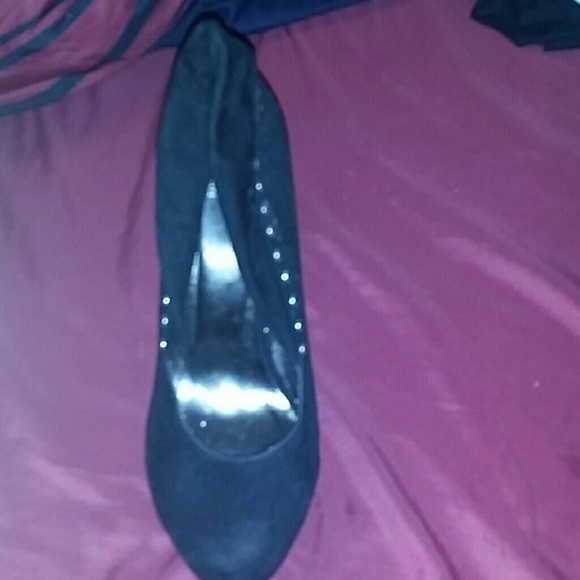 Shoes - Picture 2 of 3