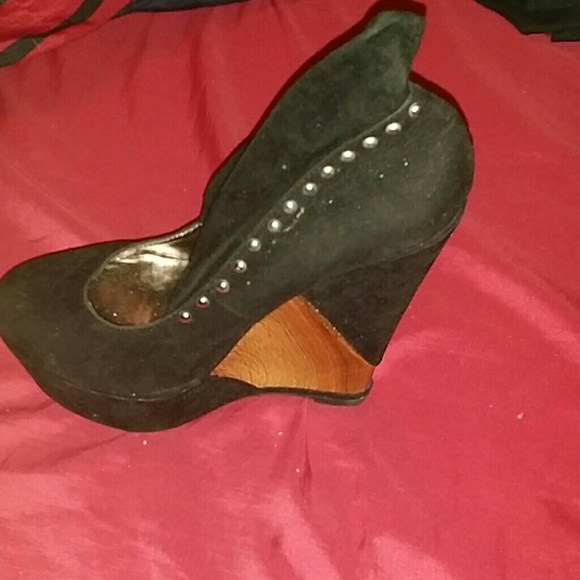 Shoes - Picture 3 of 3