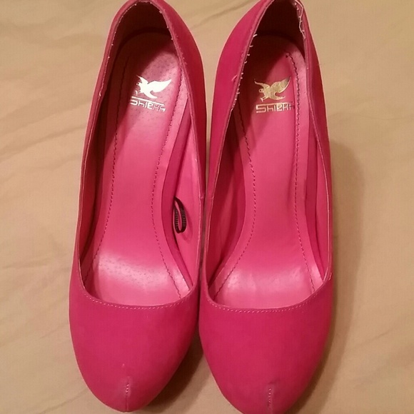 Pink Pumps - Picture 2 of 3