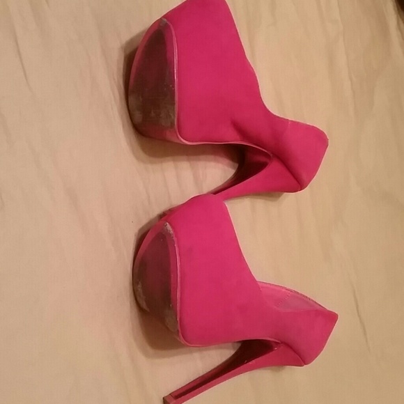Pink Pumps - Picture 3 of 3