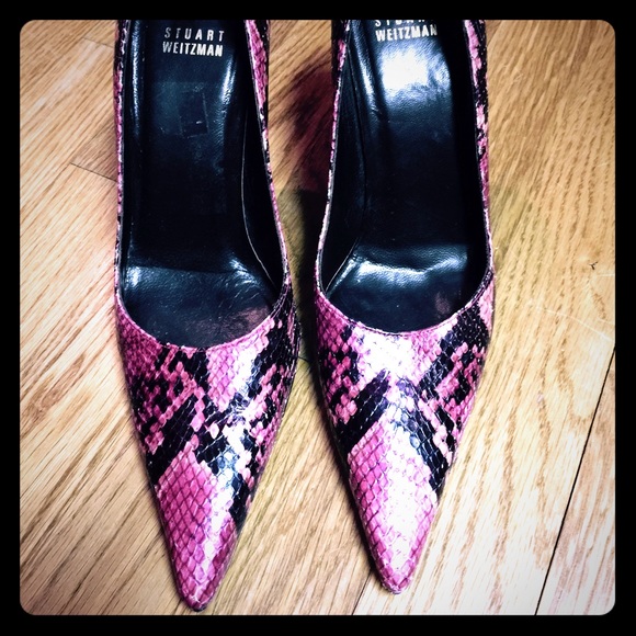 REDUCED!! 💯Authentic Stuart Weitzman snake pump.