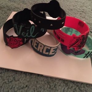 band bracelet bundle🎀