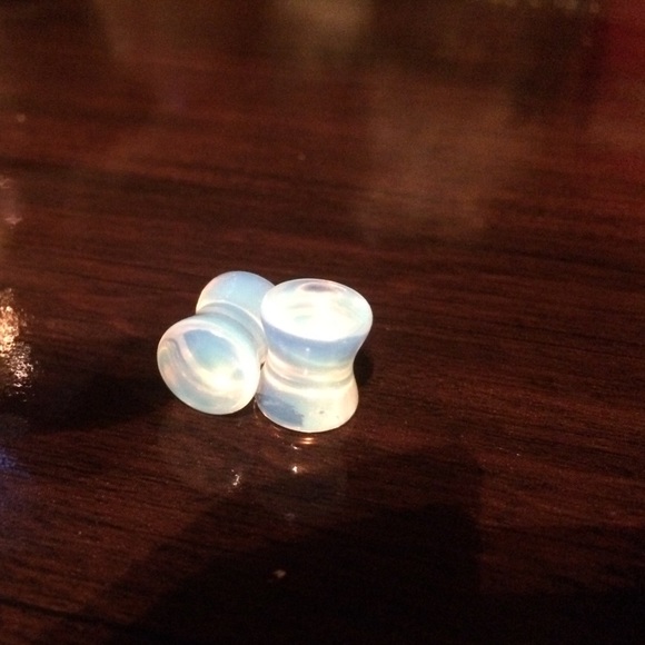 0g opalite plugs