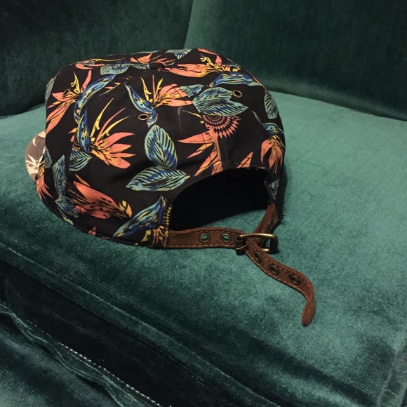 Volcom strap back - Picture 2 of 4