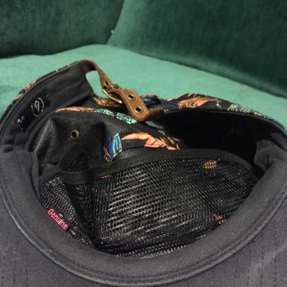 Volcom strap back - Picture 3 of 4