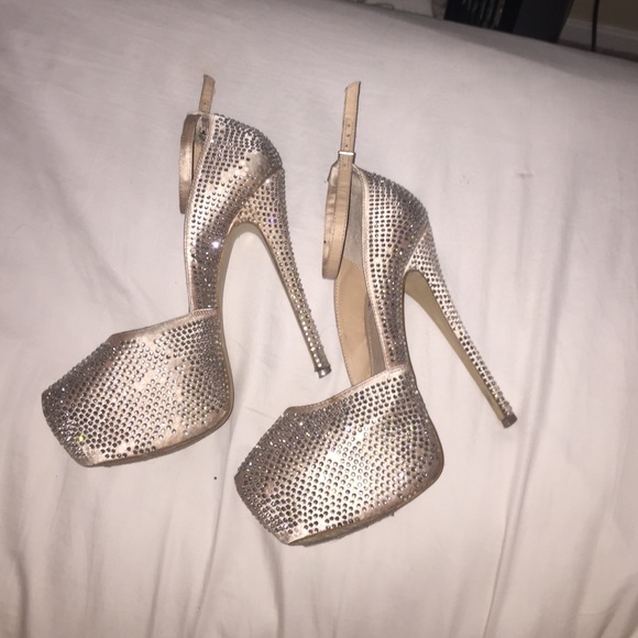 heels - Picture 2 of 3