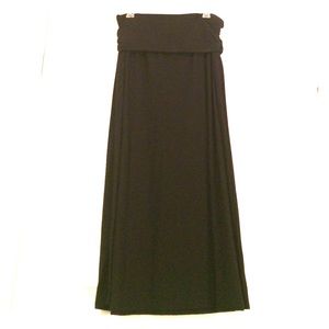 Maxi skirt. Cotton. Black. Rouge waistband.