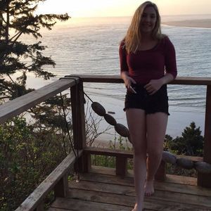 Meet your Posher, Abby