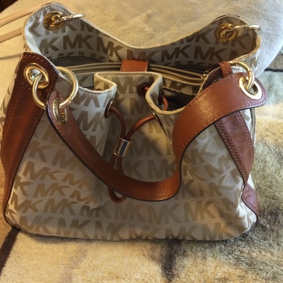 Michael Kors Handbags - Michael Kors bag