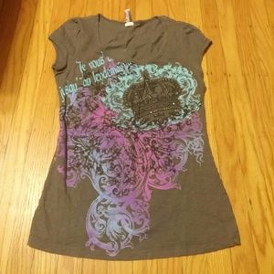 Grey shirt with design