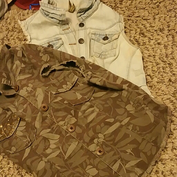 2 Jean vests , M