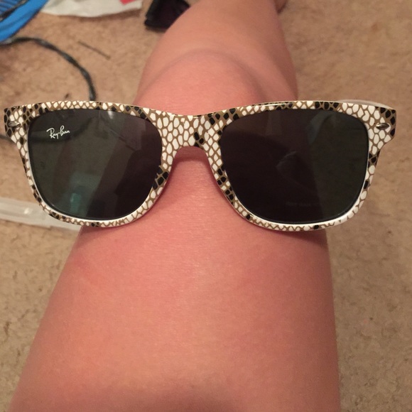 RAY BANS :) DONT BUY TRADED W/@audreywithrow