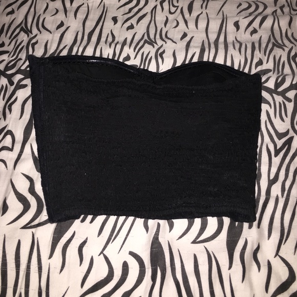 Wet seal strapless top with high waisted shorts - Picture 2 of 3