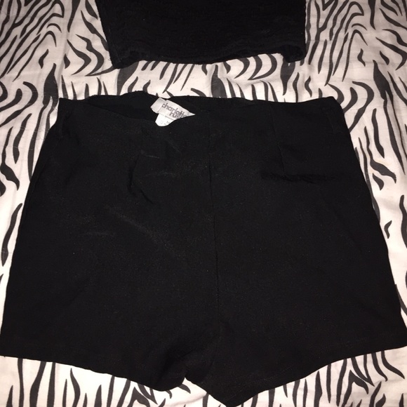 Wet seal strapless top with high waisted shorts - Picture 3 of 3
