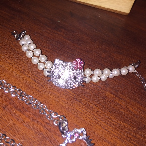 Hello Kitty Bundle - Picture 2 of 3